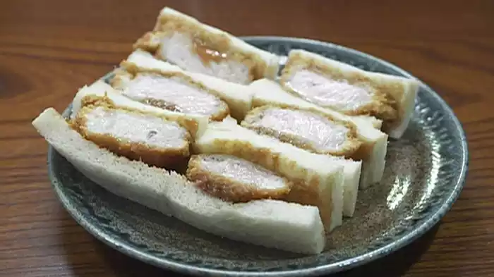 「台東区 鳥越の明太クリームパスタとかつサンド」