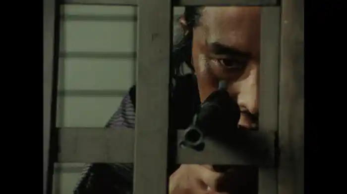 非道にたてつく紅い刃