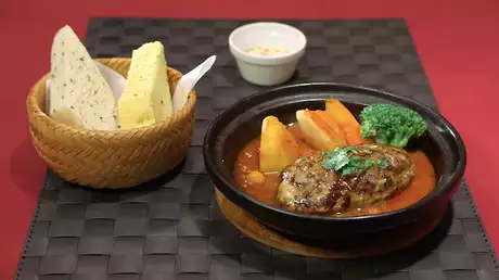 「東京都杉並区 西荻窪のラム肉のハンバーグと野菜のクスクス」