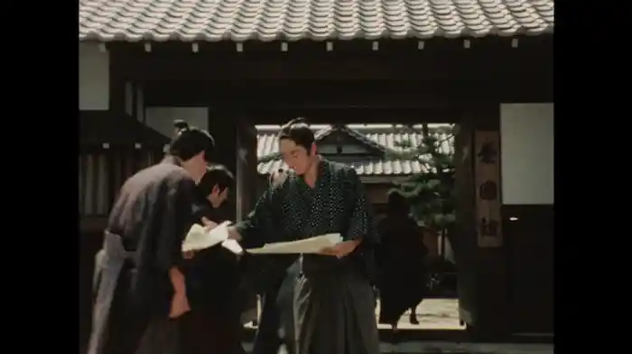 お加代商売敵の出現にあわてる