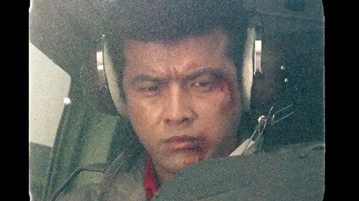 大都会に舞う男