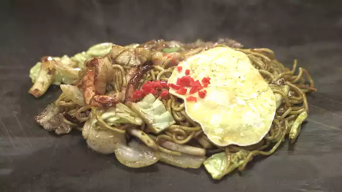 「大阪府美章園のお好み焼き定食と平野の串かつ」