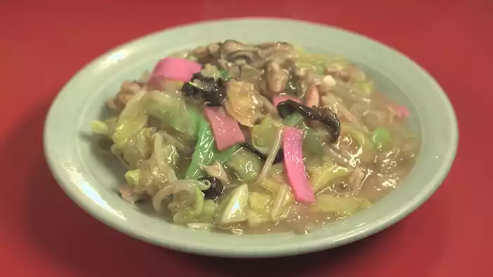 「東京都渋谷区道玄坂の皿うどんと春巻」