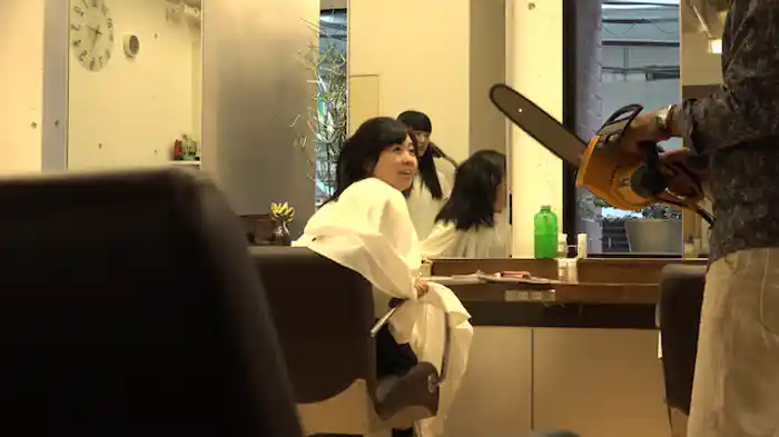 バケツの水投げ/チェーンソー美容師/隣の客は寿司を!