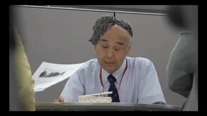 面接官の頭は?/胸の谷間に/頭から水!