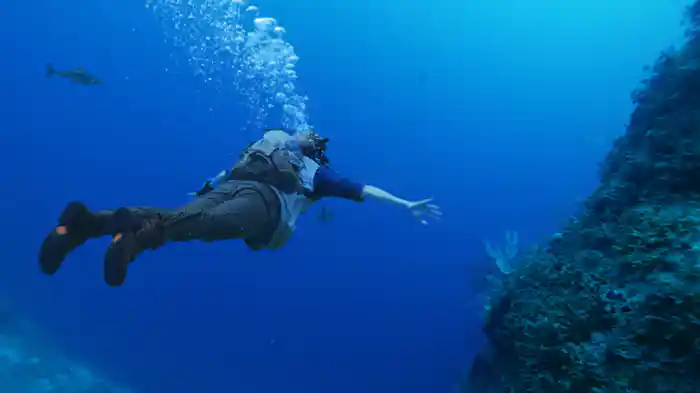 3万年前 マンモスの牙とアンディそっくりの原始人