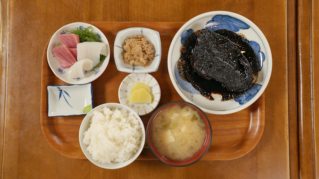 千葉県浦安市の真っ黒な銀だらの煮付定食