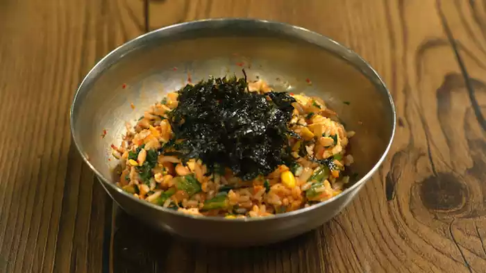 韓国チョンジュ市の納豆チゲとセルフビビンパ