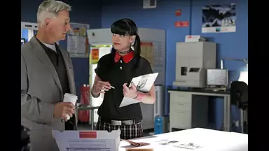 Ncis ネイビー犯罪捜査班 シーズン9 第7話 魔の三角関係 海外ドラマ 11年 の動画視聴 あらすじ U Next Ncis ネイビー犯罪捜査班 シーズン9 第7話 魔の三角関係 海外ドラマ 11年 の動画視聴 あらすじ U Next