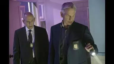 Ncis ネイビー犯罪捜査班 シーズン13 第21話 舞い戻ったスパイ 海外ドラマ 15年 の動画視聴 あらすじ U Next Ncis ネイビー犯罪捜査班 シーズン13 第21話 舞い戻ったスパイ 海外ドラマ 15年 の動画視聴 あらすじ U Next