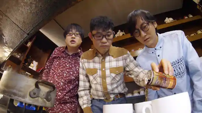 三人兄弟 初めてコーヒーを飲む