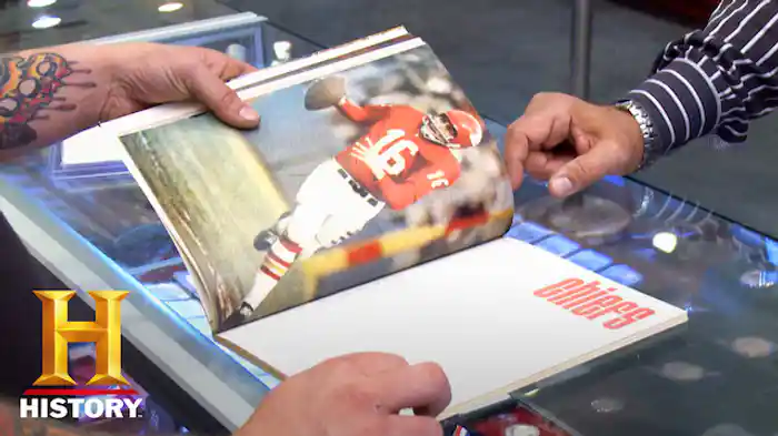 NFL選手のサイン入りフットボール