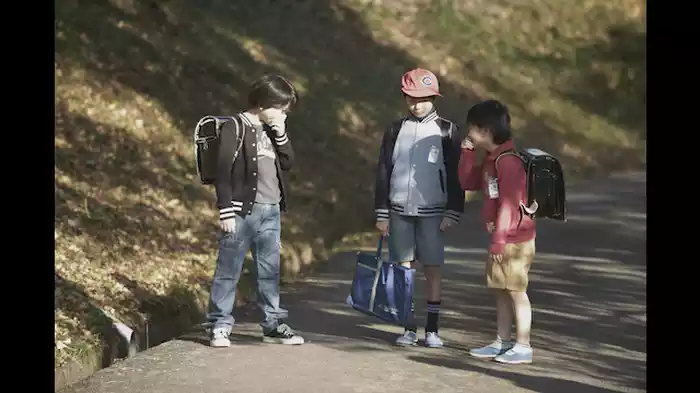 先人は言う。夜に口笛を吹くとなんたら……
