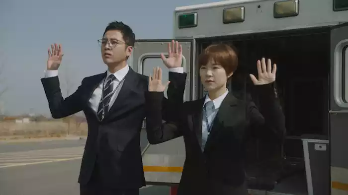 大統領一行を捜査！？