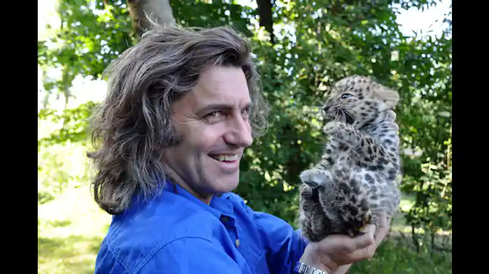 コアラとオーストラリアの動物の赤ちゃんに密着