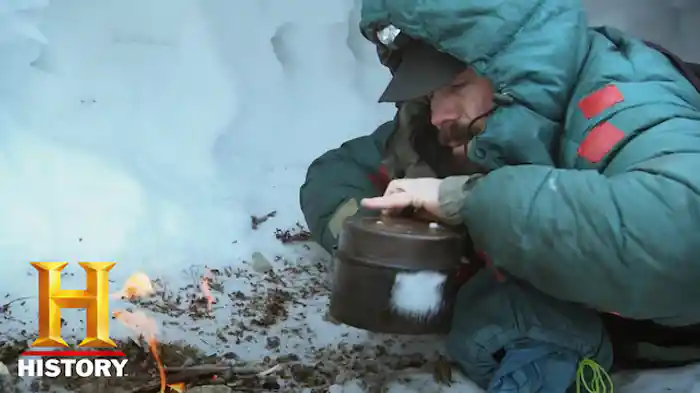 登山中の猛吹雪