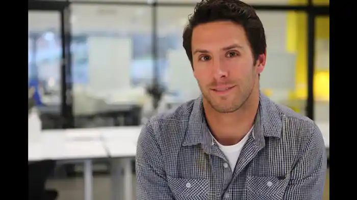 神秘に輝く炎の滝