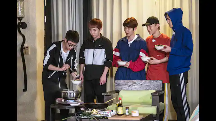 EXO 対 スタッフのごちそう争奪戦