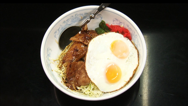 豊島区東長崎のしょうが焼目玉丼