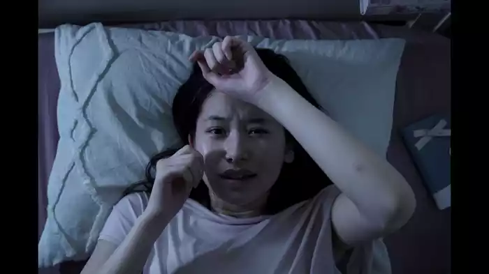 高笑いする女