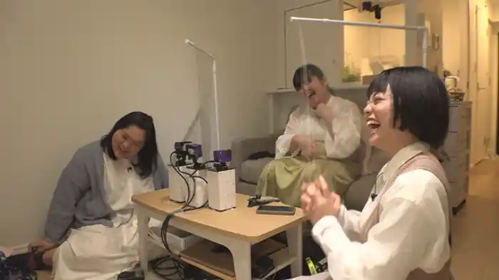 写ってはいけない自撮りで大はしゃぎ!