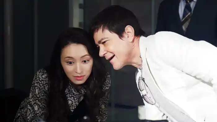 スキャンダラスな男