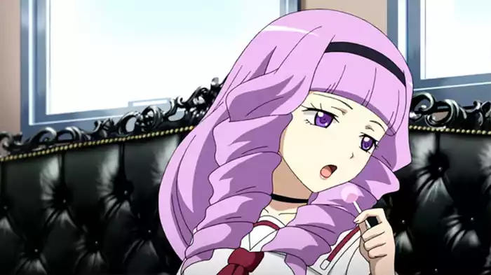 女王と策謀の微笑み