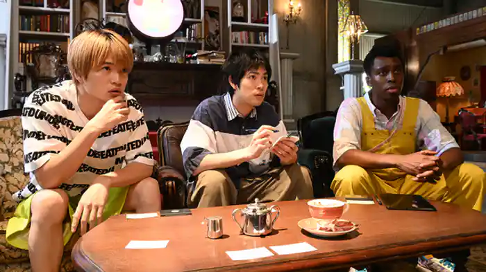 記憶を失った男性の前に現れた見知らぬ恋人!