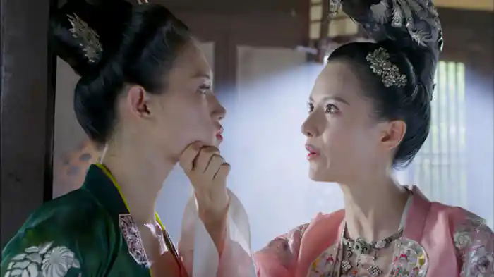 働く妻と誘惑する侍女