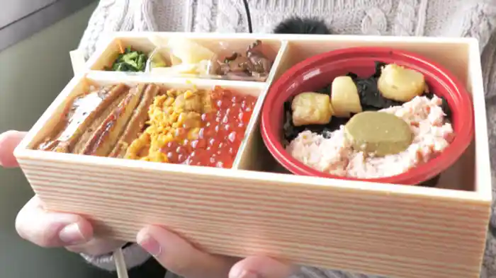 五能線と海の王様五ツ星弁当