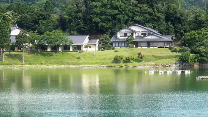 美しいラグーンを抱く温泉リゾート「純和風旅亭 碧翠御苑」（京都府・久美浜町）