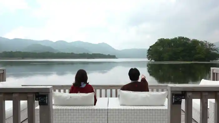 大沼国定公園の一角に浮かぶ美食の花園「函館大沼 鶴雅リゾート エプイ」(北海道大沼)