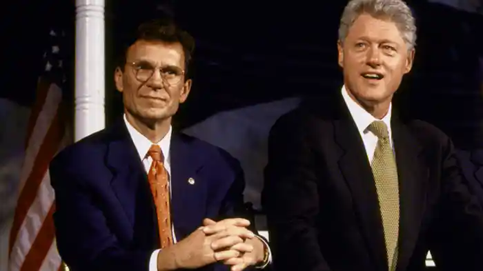 暴かれるニュース