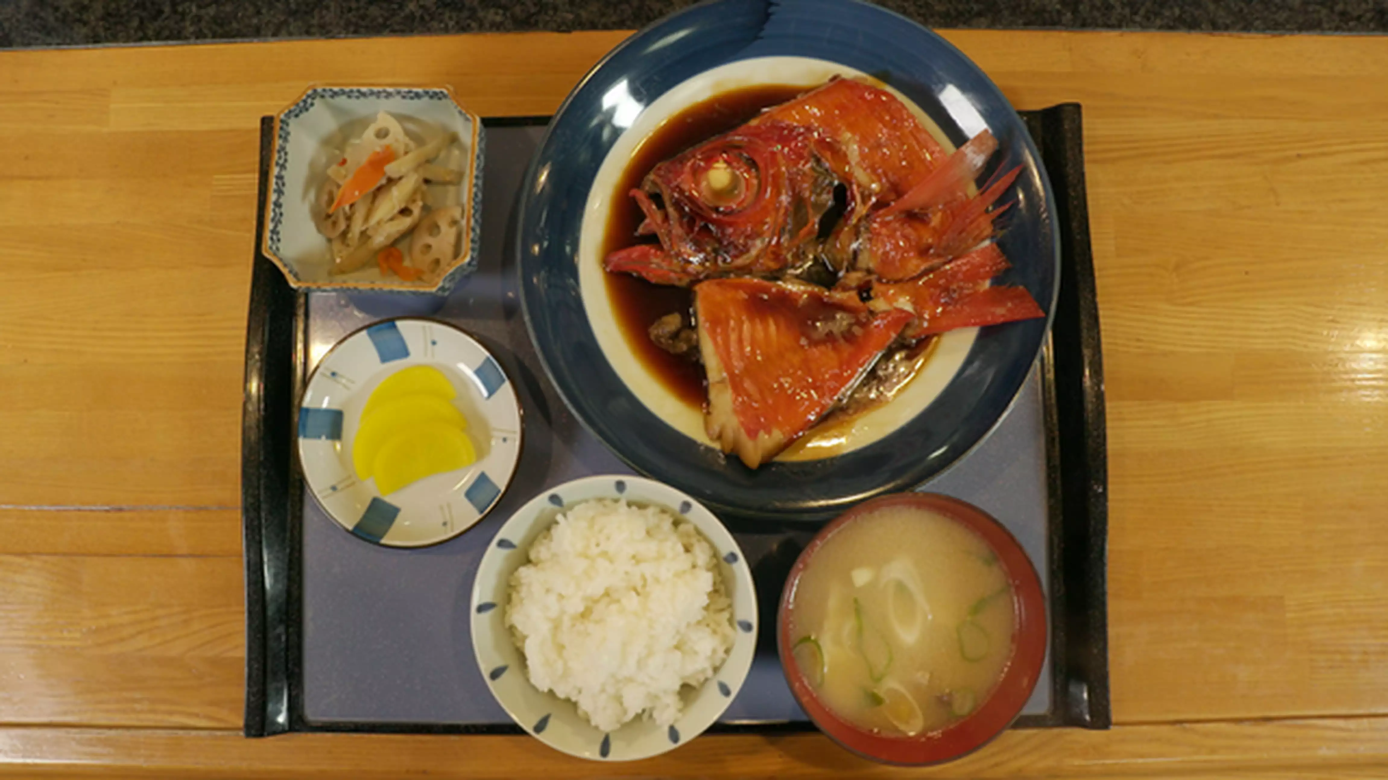 神奈川県中郡二宮の金目鯛の煮付けと五郎オリジナルパフェ