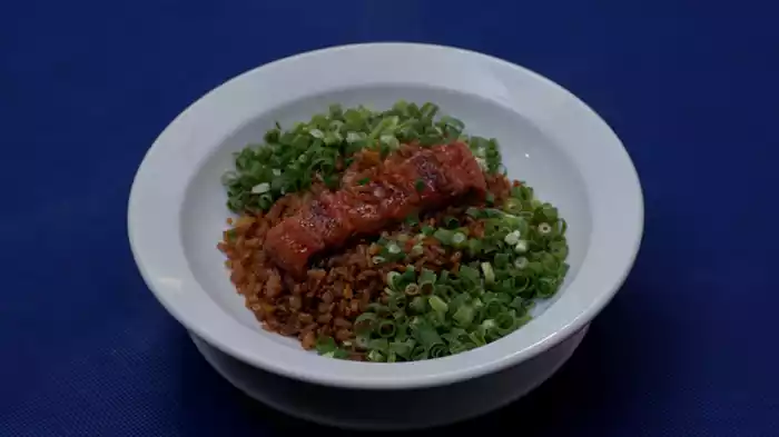 東京都府中市新町の鰻の蒲焼チャーハンとカキとニラの辛し炒め