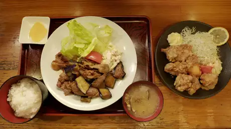 東京都豊島区南長崎の肉とナスの醤油炒め定食と鳥唐揚げ