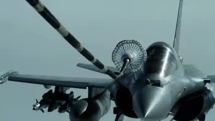 戦場に現れたUFO