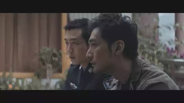 暗く 淀（よど）んだ流れ