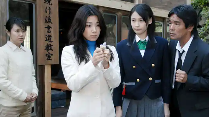 噂の刑事、ついに登場!〜日焼け書道家殺人事件