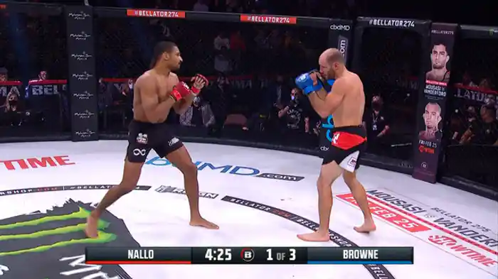 マンデル・ナロ VS. ニック・ブラウン