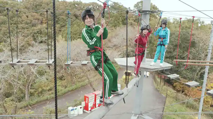 竹内有紀×もなみ鈴×花音うらら　秋のアウトドア企画②巨大アスレチックに挑む