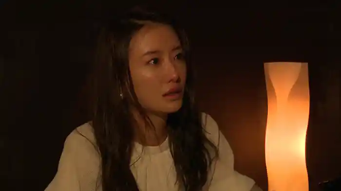 アロマオイルを売る女