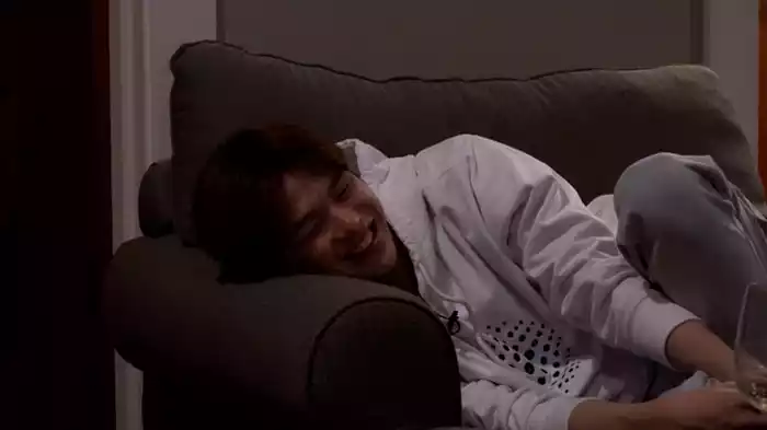 夜も更けて