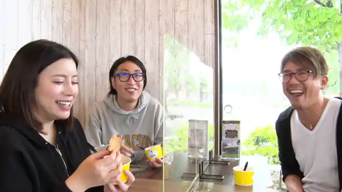 グランピングの朝、美味いお菓子