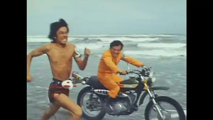 強くてハダカで速い奴！