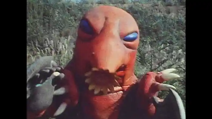 地底からきた変なヤツ!!