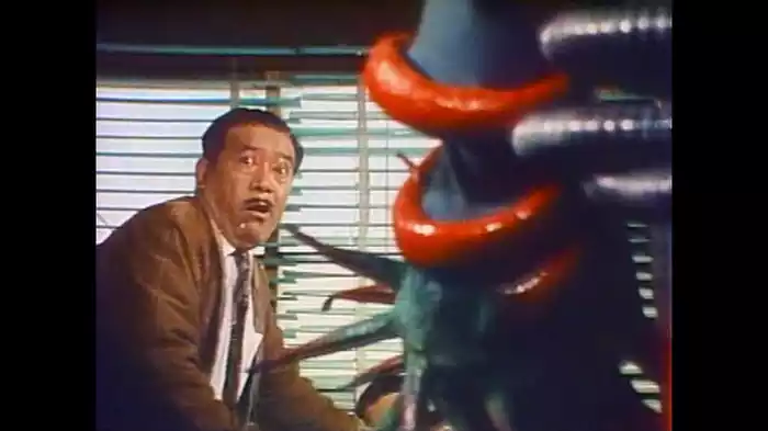 溶けるなライダー！とどめの電キック!!