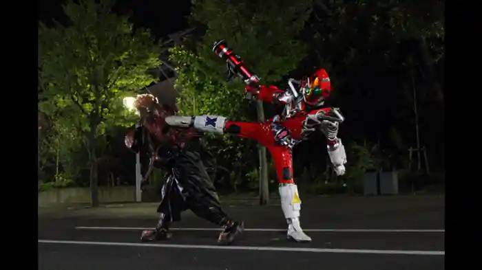 月・下・激・突