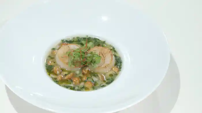 「ホタテのポワレ ナージュソース」