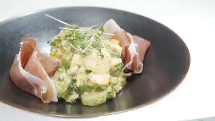 「ブロッコリーと生ハム卵サラダ」